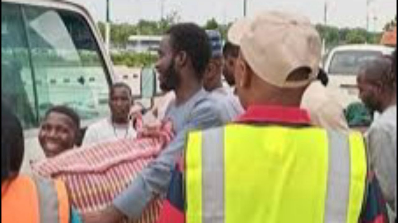 Over 1,100 Nigerian Migrants Return Home Through Kano Border