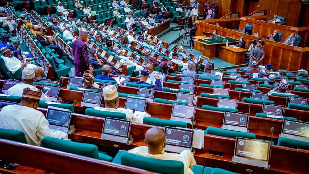 UPDATE: Reps Advance State Police Proposal, Adopt 18 Constitutional Amendment Bills