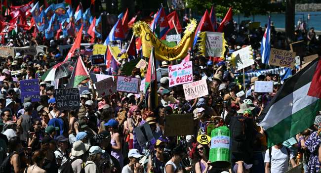 Thousands Protest in Geneva Ahead of G7 Summit in France
