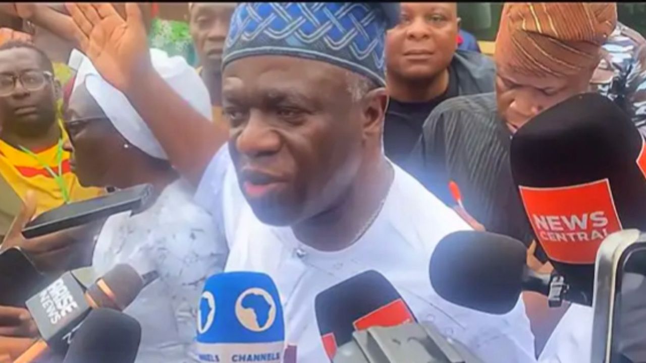Ekiti Decides: PDP Candidate Oluyede Cries Foul, Alleges Police Intimidation at Polling Unit