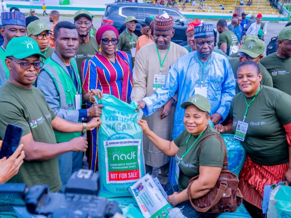 FG Distributes 80,640 Fertiliser Bags to 20,160 South-East Farmers Under Renewed Hope Programme