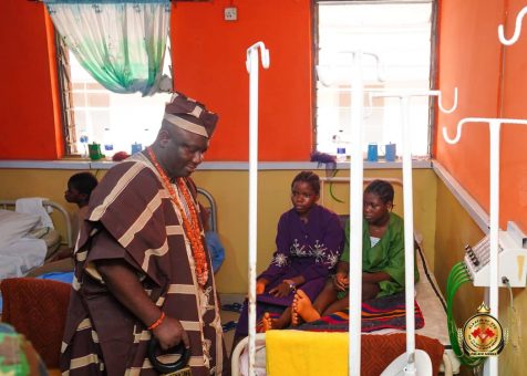 Alaafin Visits Rescued Oyo Pupils, Donates Cash, Commends Security Forces
